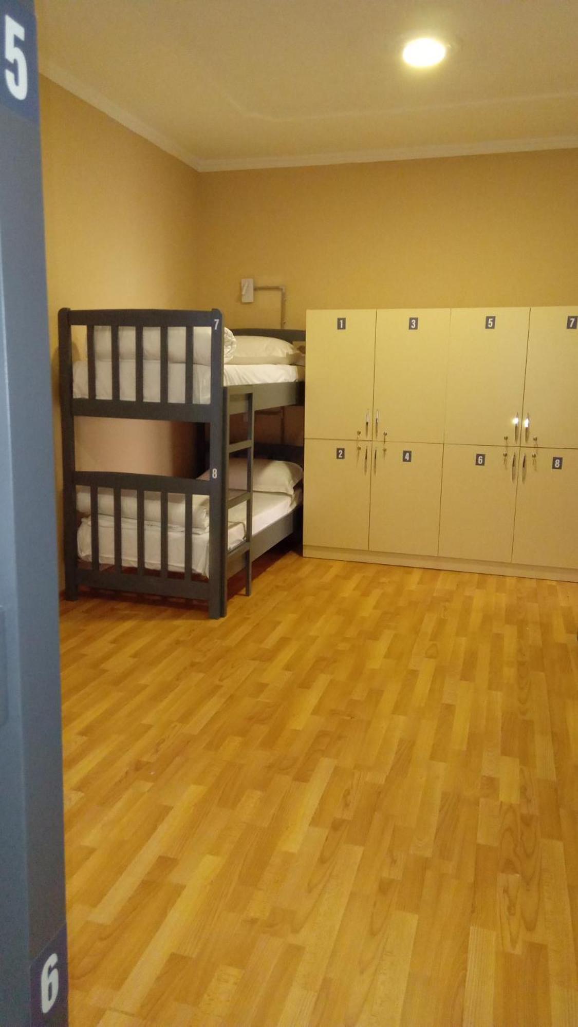 Mandarine Hostel Тирана Екстериор снимка