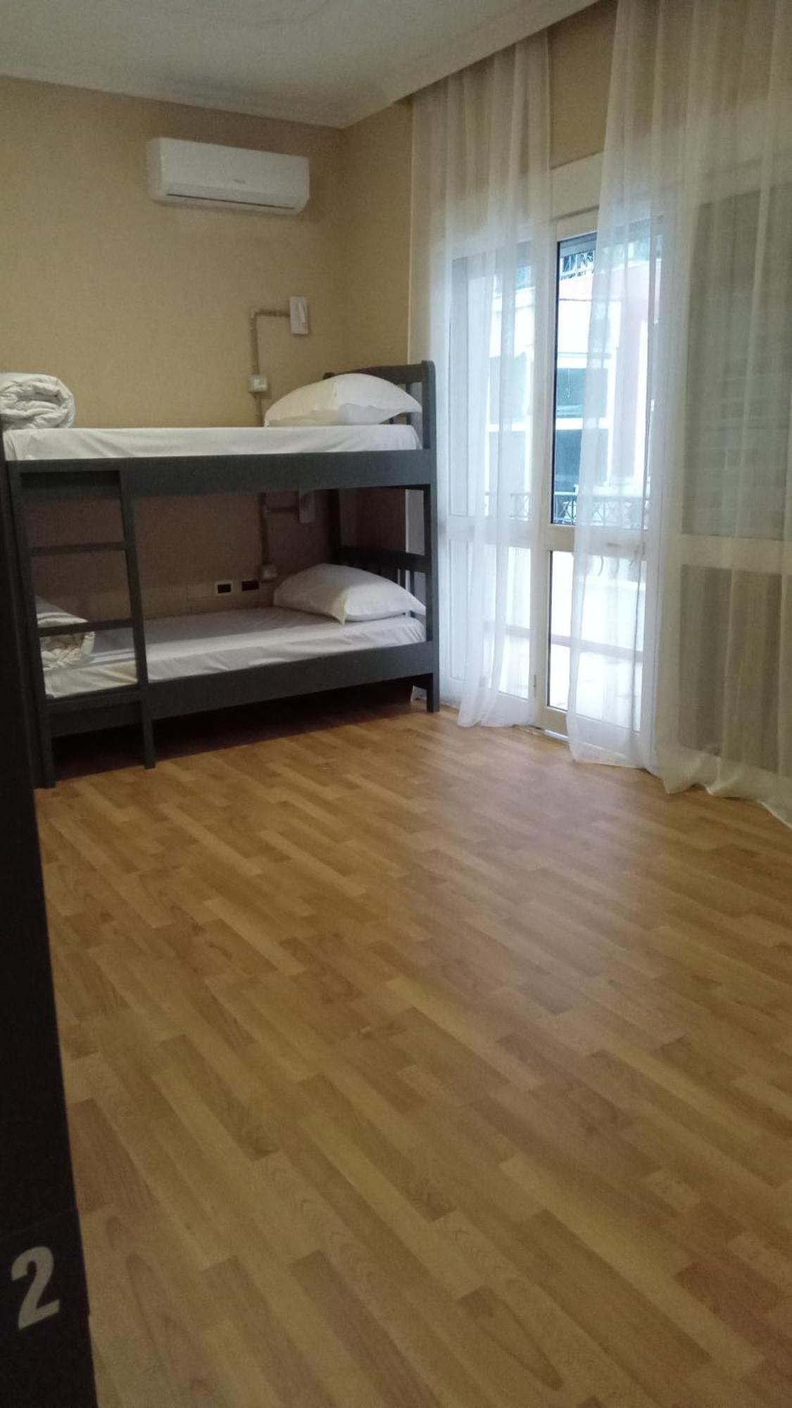 Mandarine Hostel Тирана Екстериор снимка