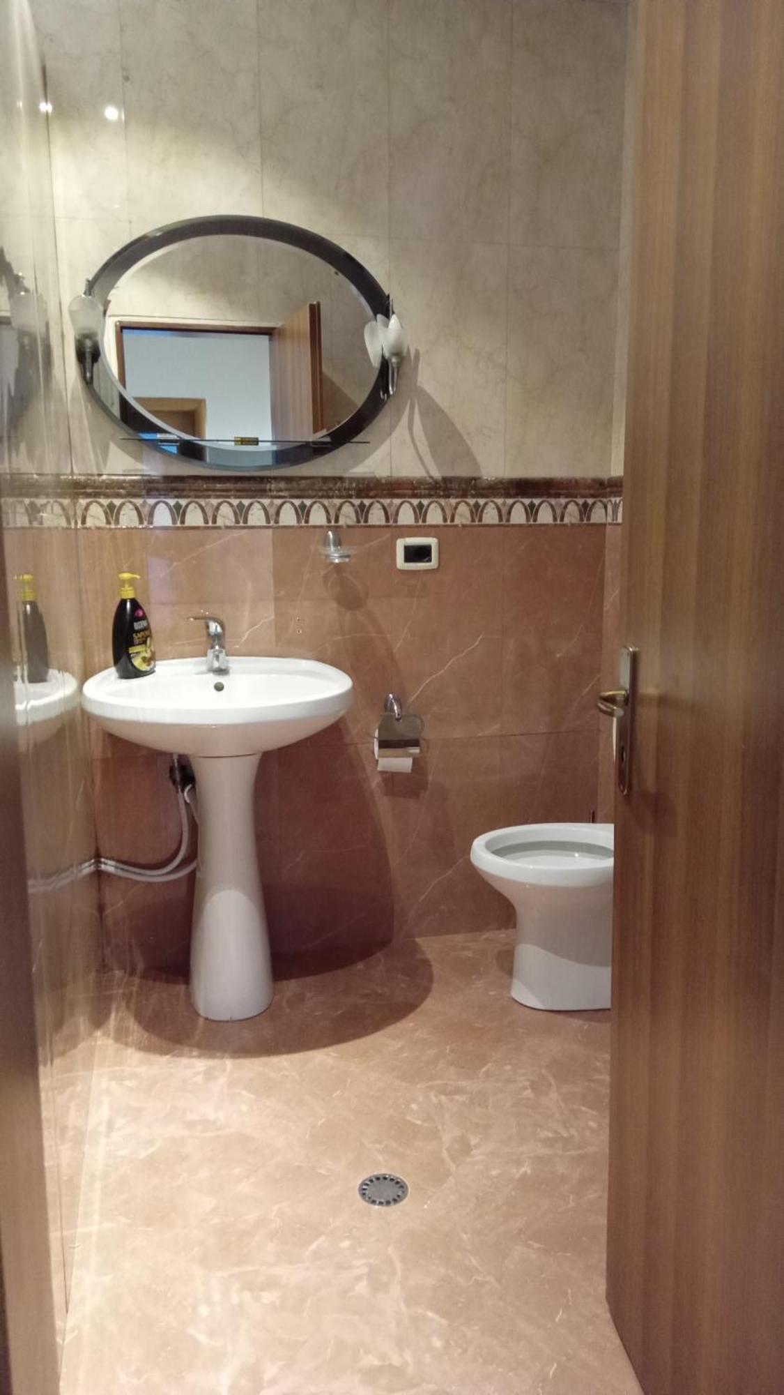 Mandarine Hostel Тирана Екстериор снимка