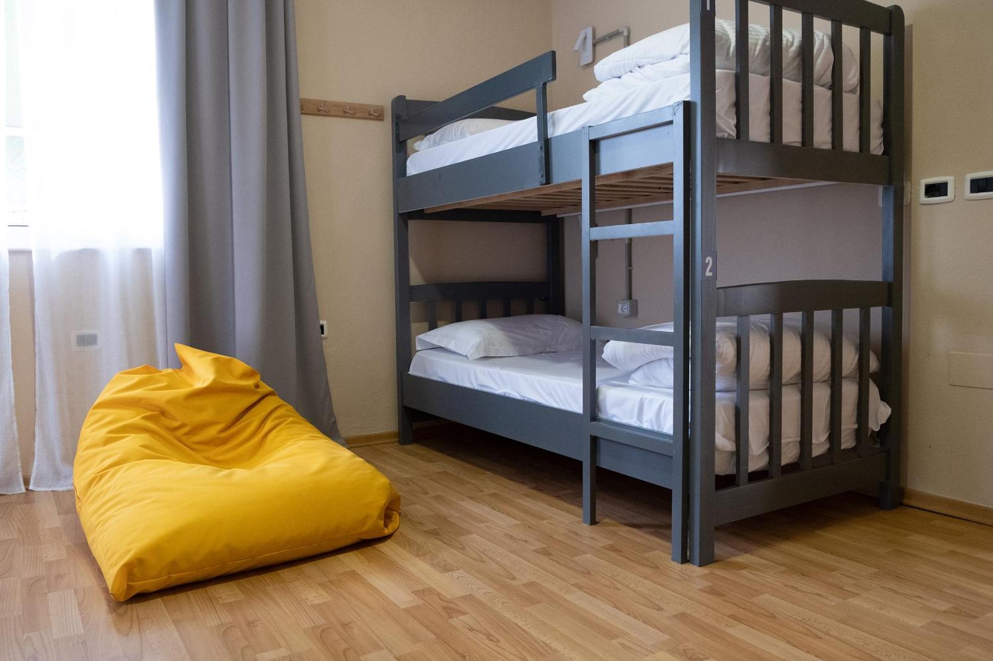 Mandarine Hostel Тирана Екстериор снимка