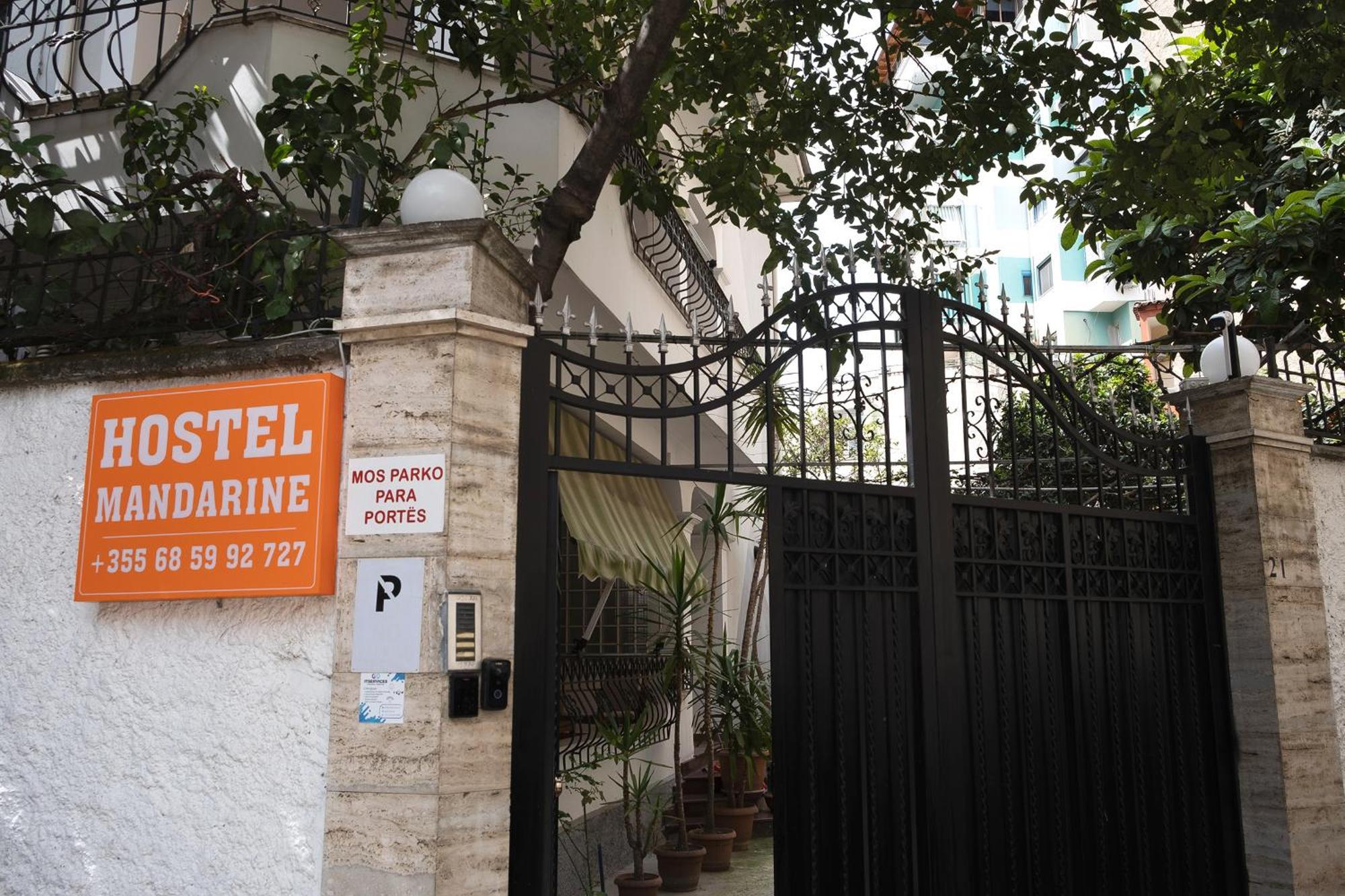 Mandarine Hostel Тирана Екстериор снимка
