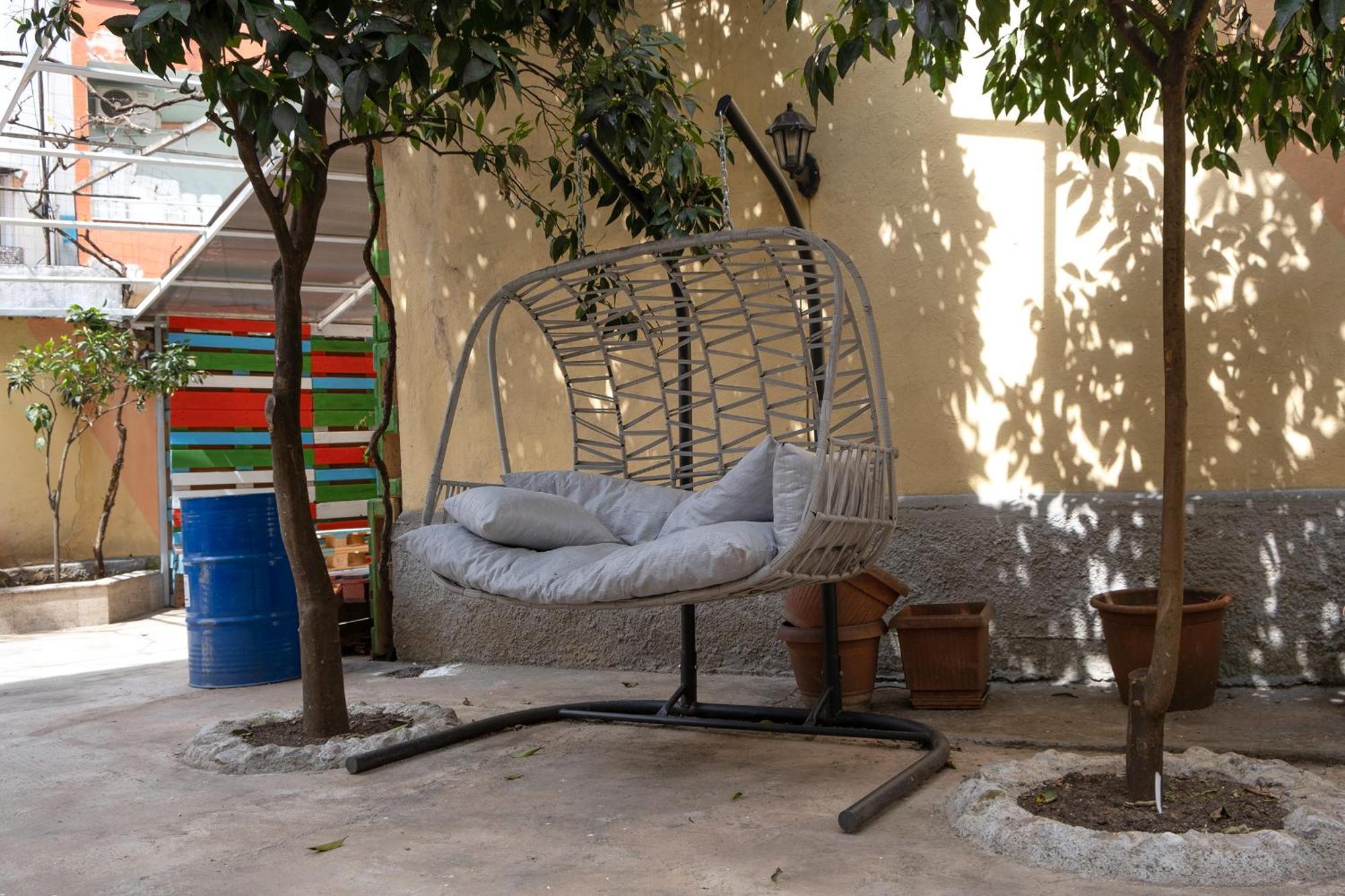Mandarine Hostel Тирана Екстериор снимка