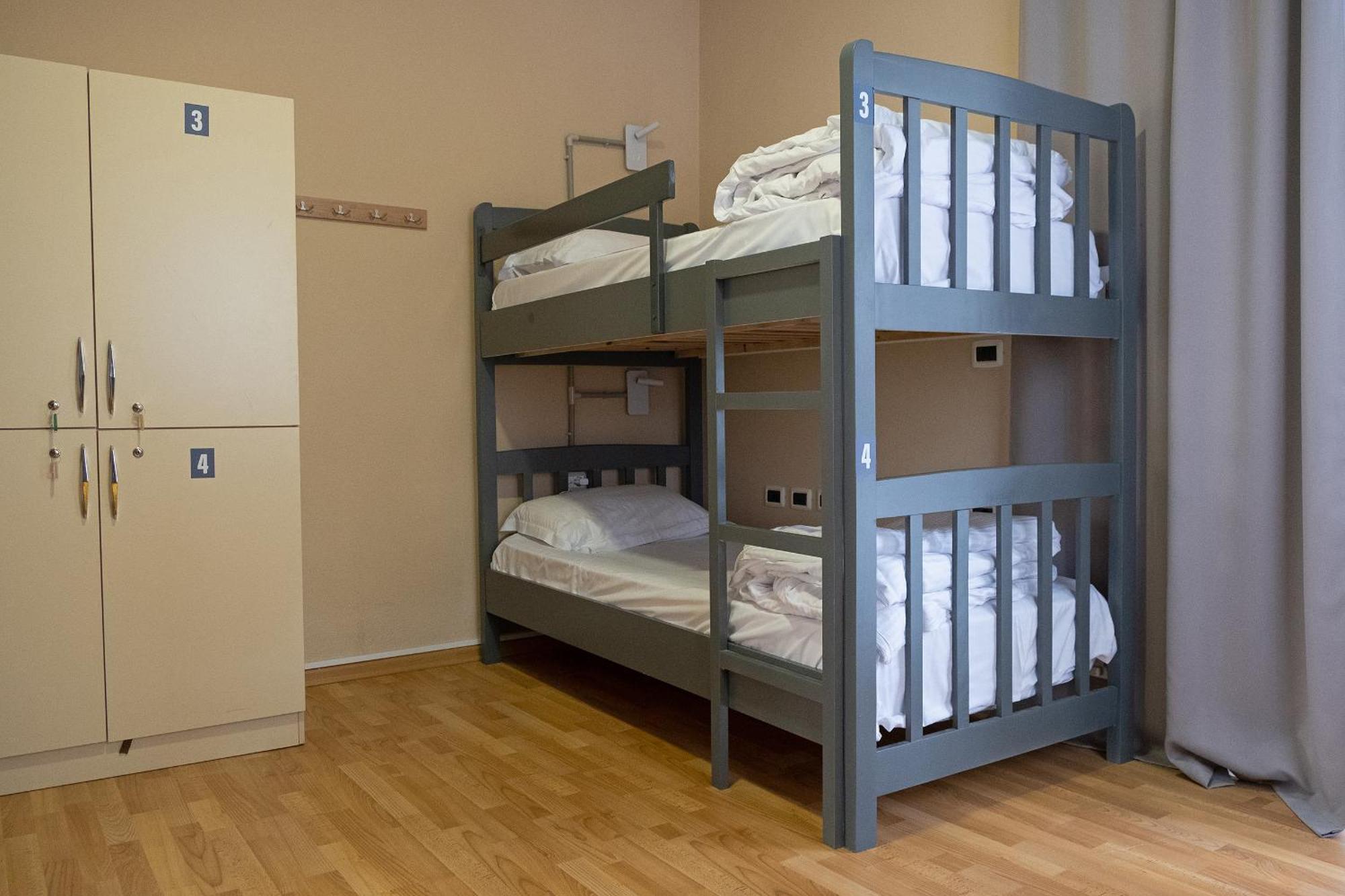 Mandarine Hostel Тирана Екстериор снимка