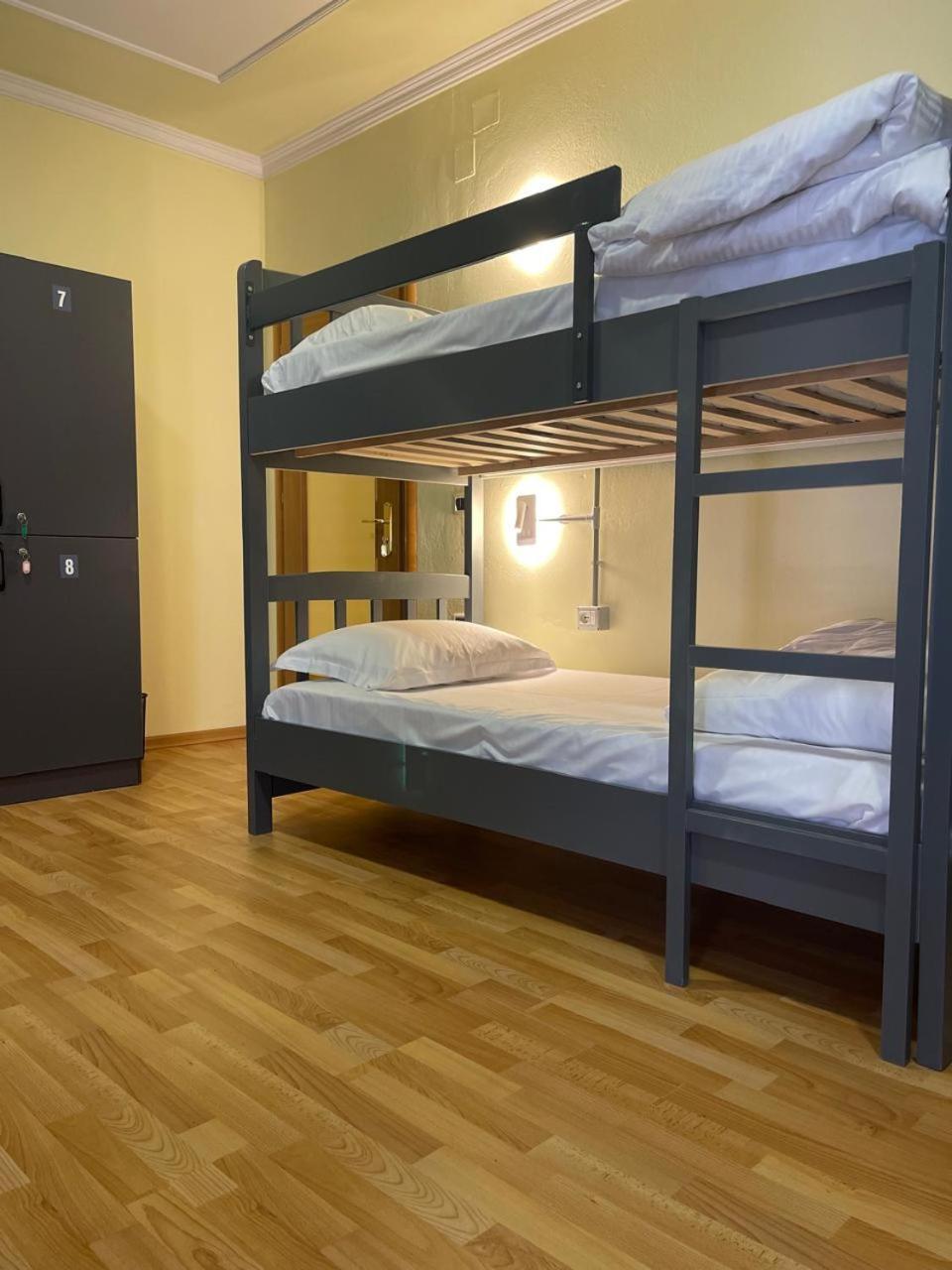 Mandarine Hostel Тирана Екстериор снимка
