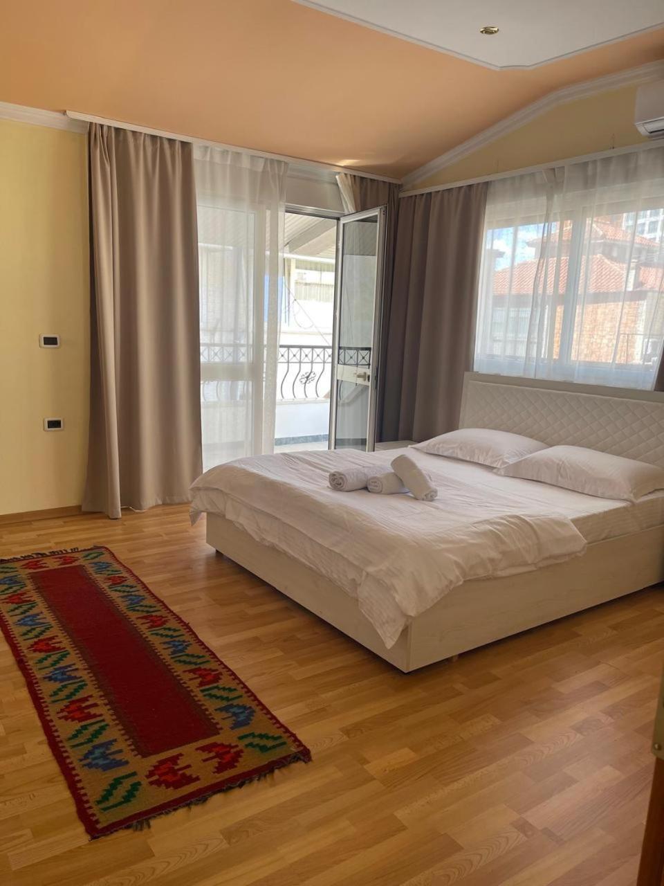 Mandarine Hostel Тирана Екстериор снимка