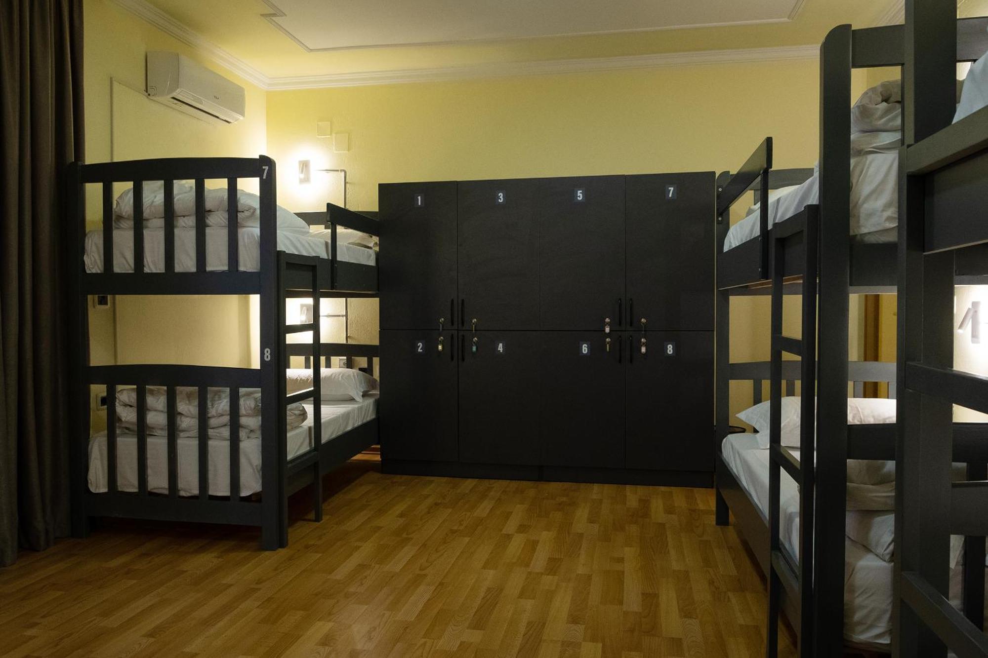 Mandarine Hostel Тирана Екстериор снимка