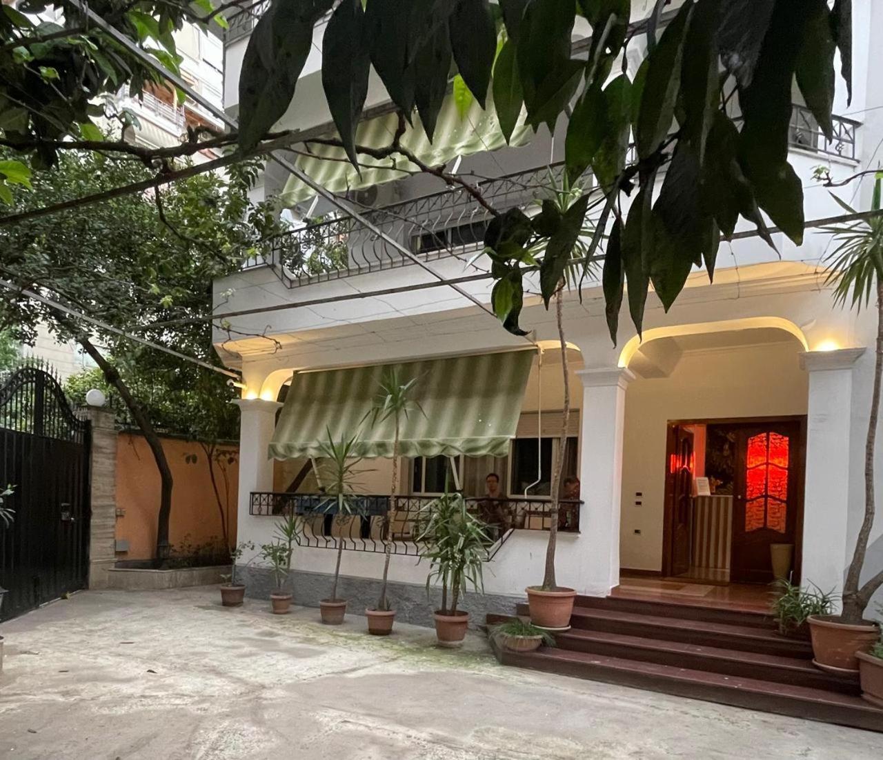 Mandarine Hostel Тирана Екстериор снимка