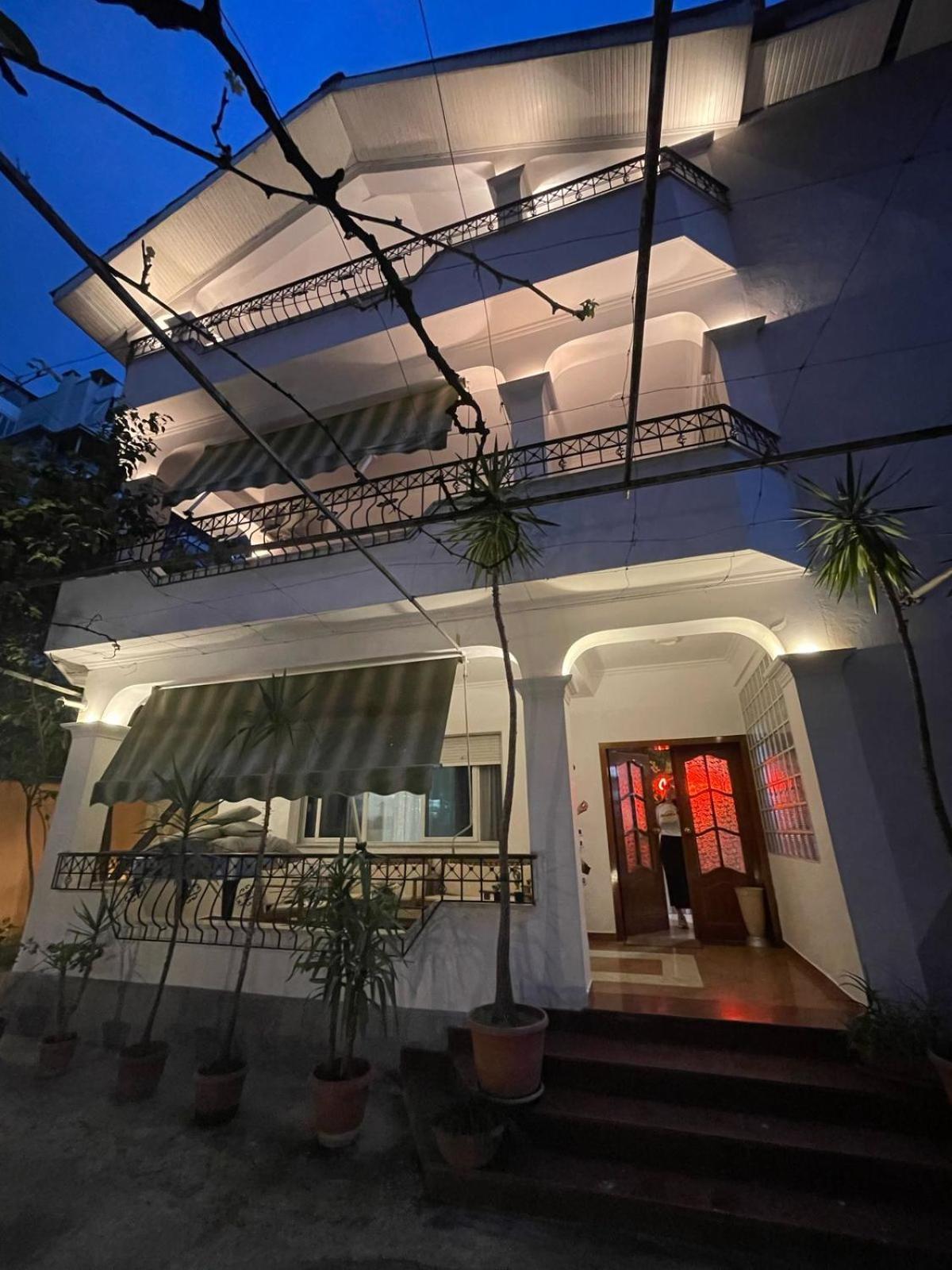Mandarine Hostel Тирана Екстериор снимка