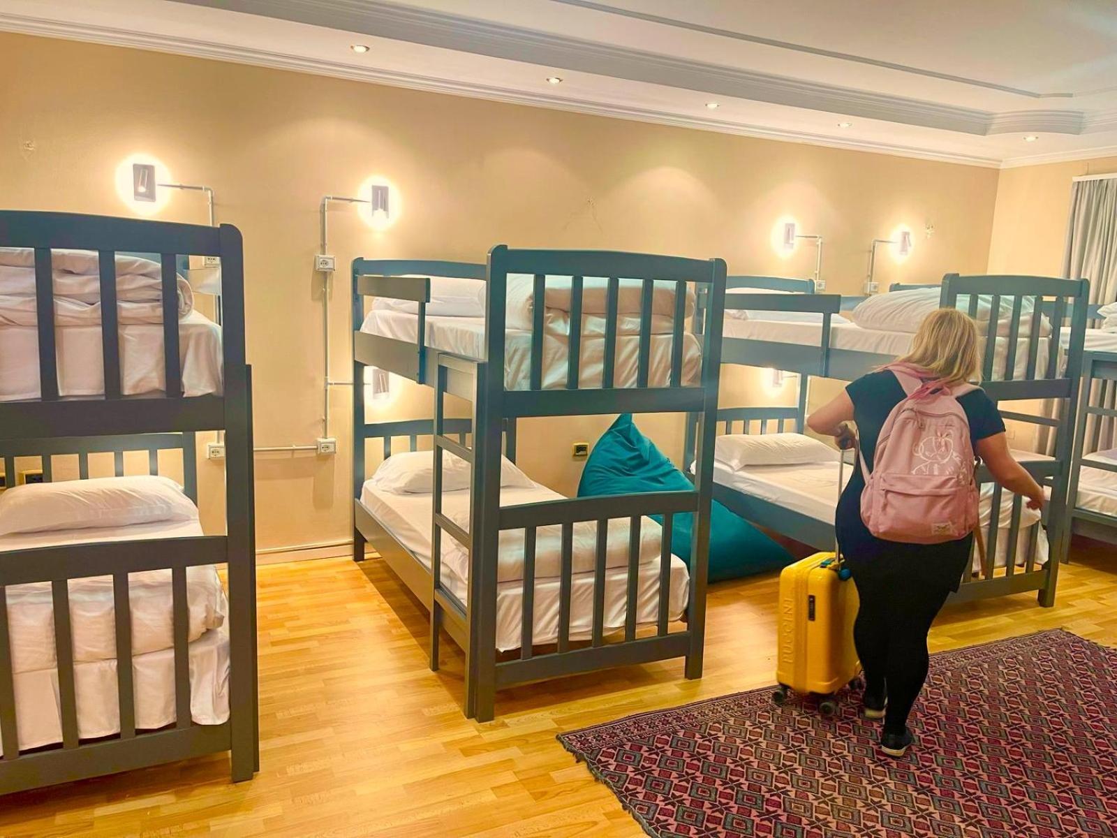 Mandarine Hostel Тирана Екстериор снимка