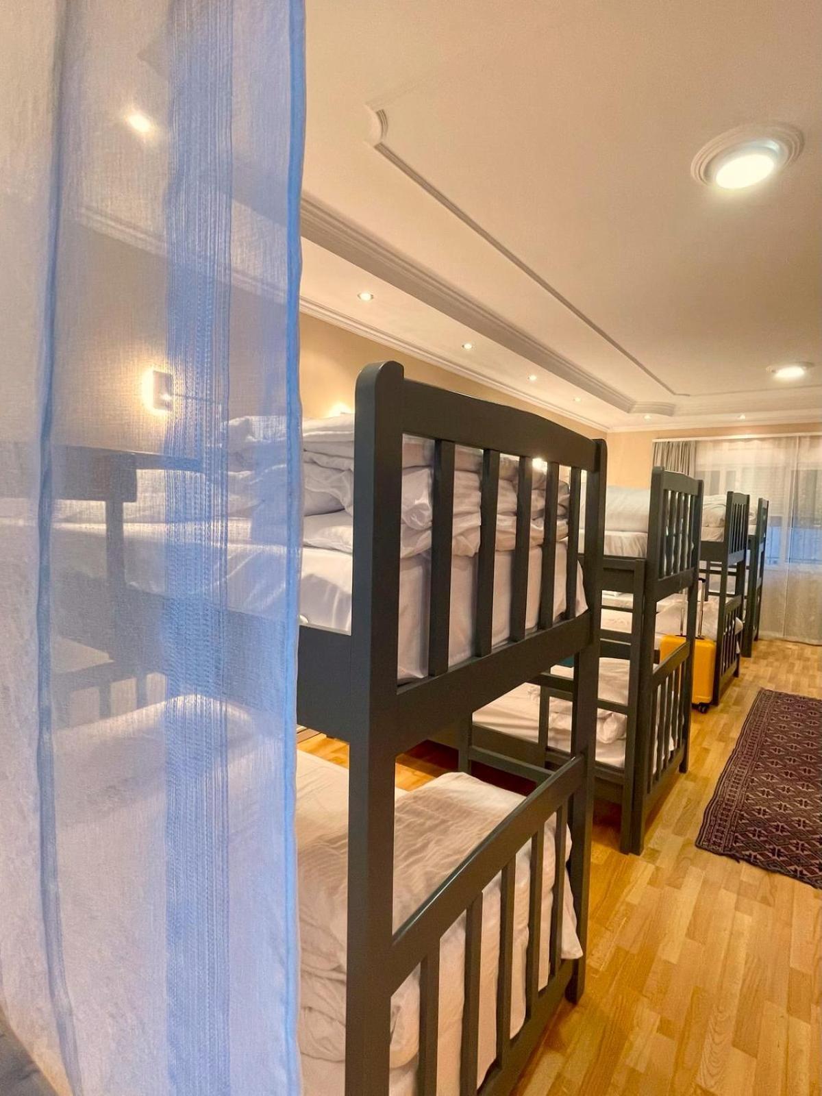 Mandarine Hostel Тирана Екстериор снимка