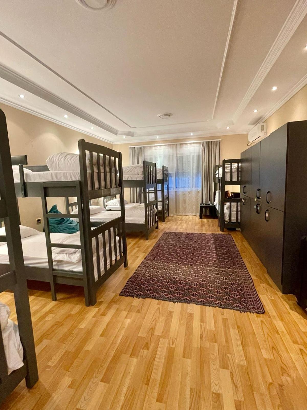 Mandarine Hostel Тирана Екстериор снимка